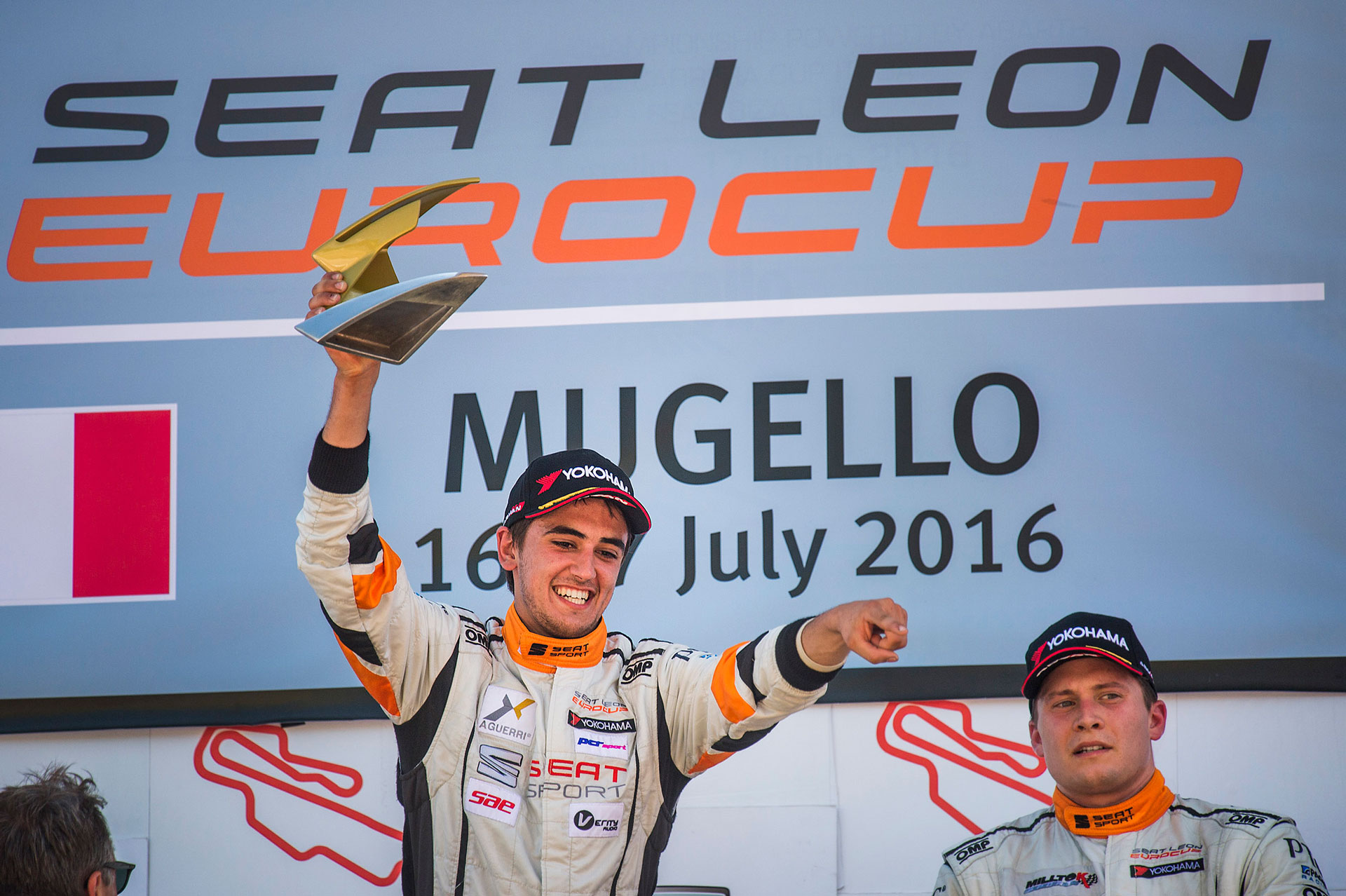 Mikel Azcona在MUGELLO再次登上了SEAT的冠军宝座